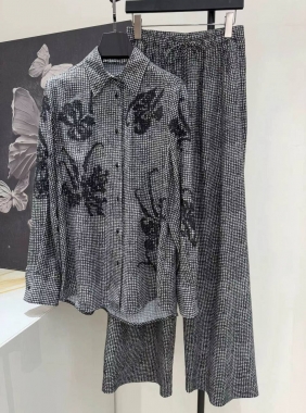 Костюм женский
