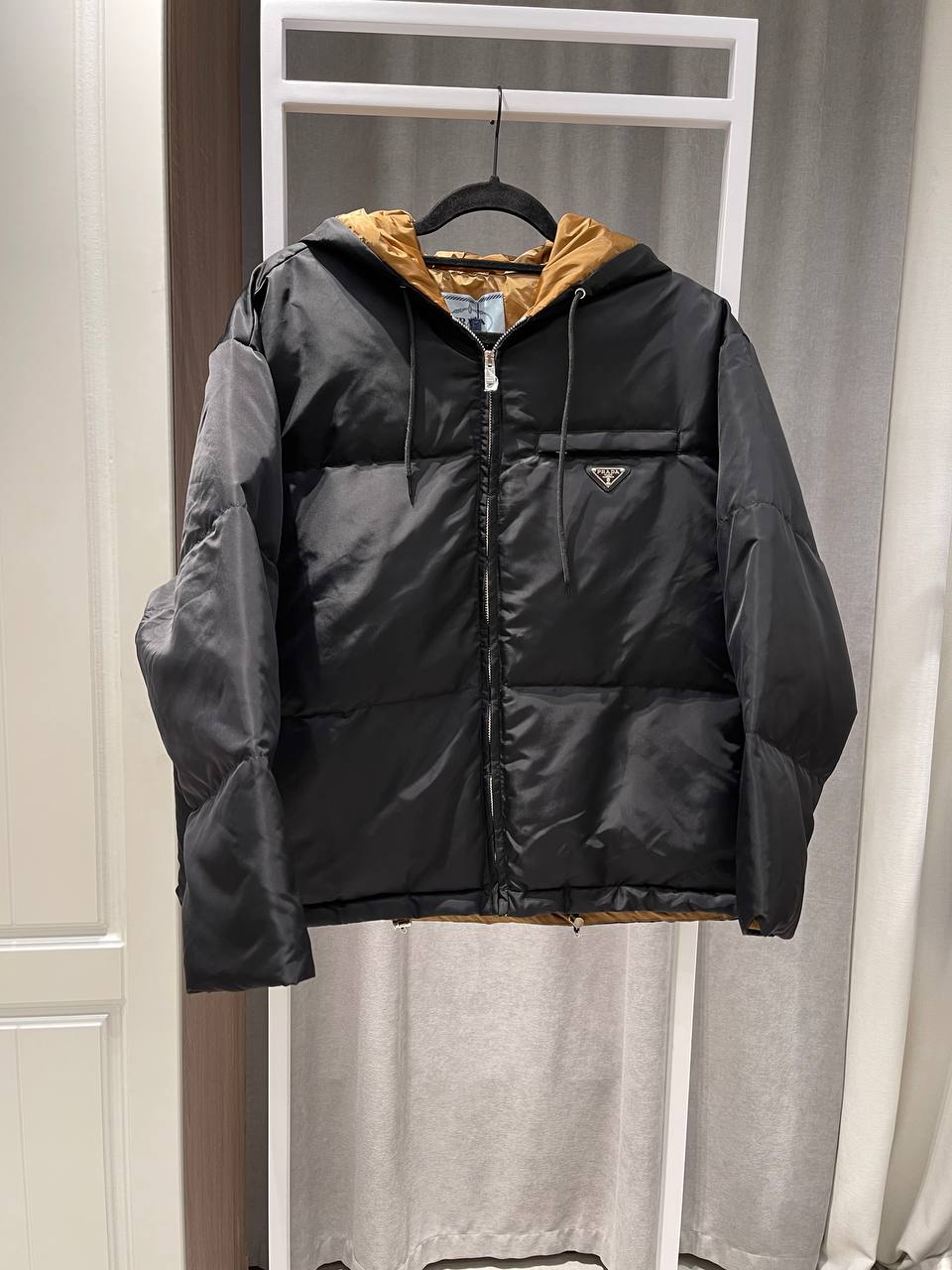 Пуховик Prada Артикул BMS-150392 Пуховик Prada Артикул BMS-150392