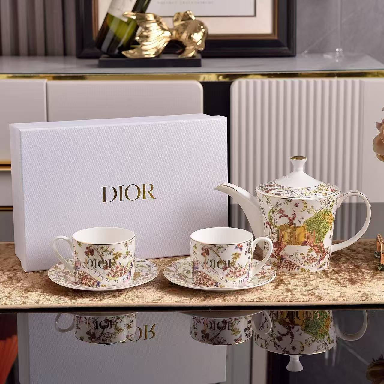 Чайный сервиз Christian Dior Артикул BMS-150499 Чайный сервиз Christian Dior Артикул BMS-150499