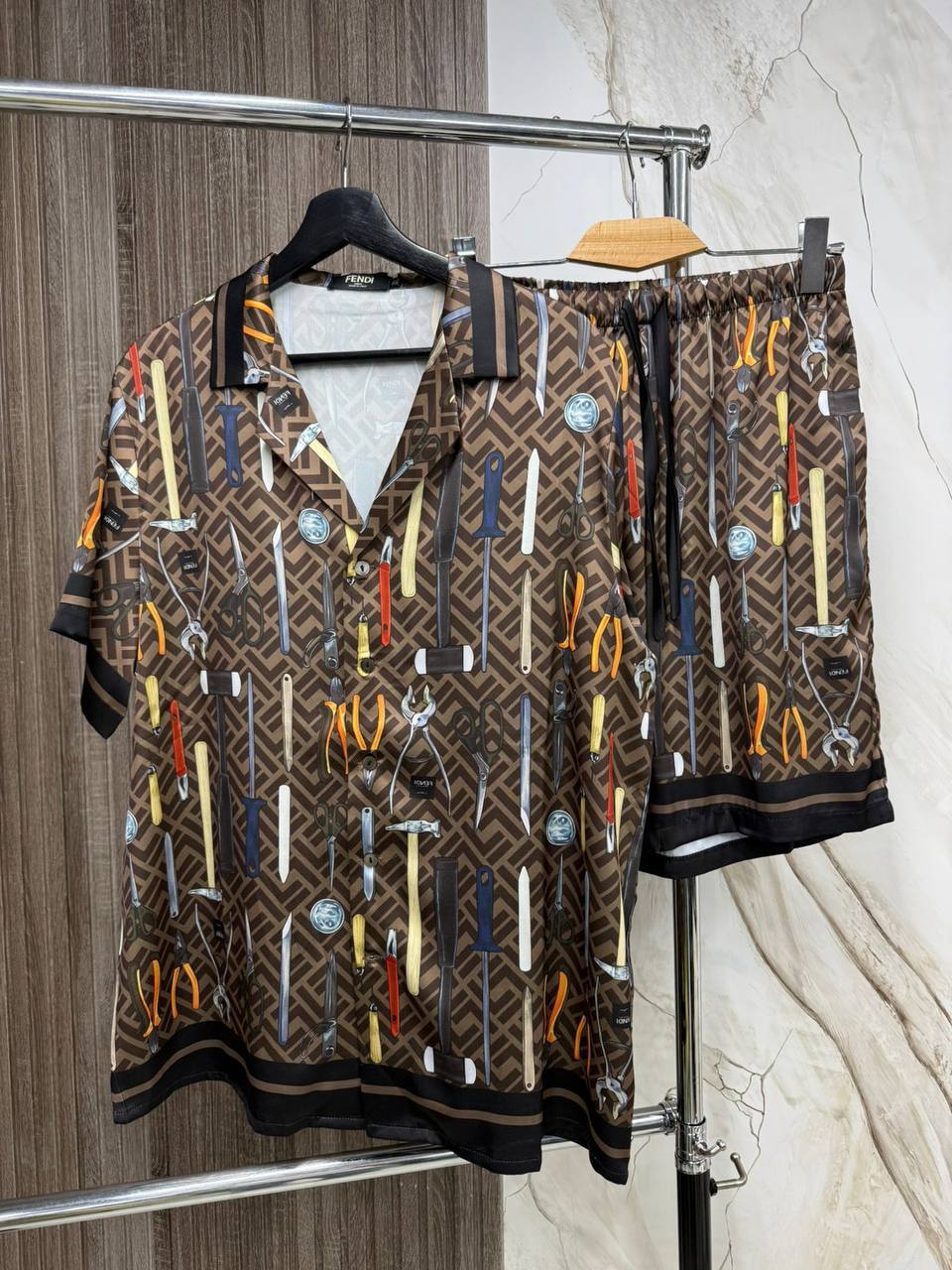 Костюм мужской Fendi Артикул BMS-150573 Костюм мужской Fendi Артикул BMS-150573