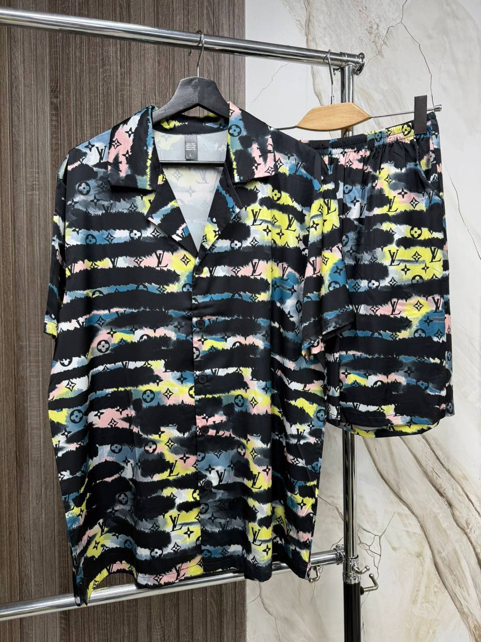 Костюм мужской Louis Vuitton Артикул BMS-150574 Костюм мужской Louis Vuitton Артикул BMS-150574