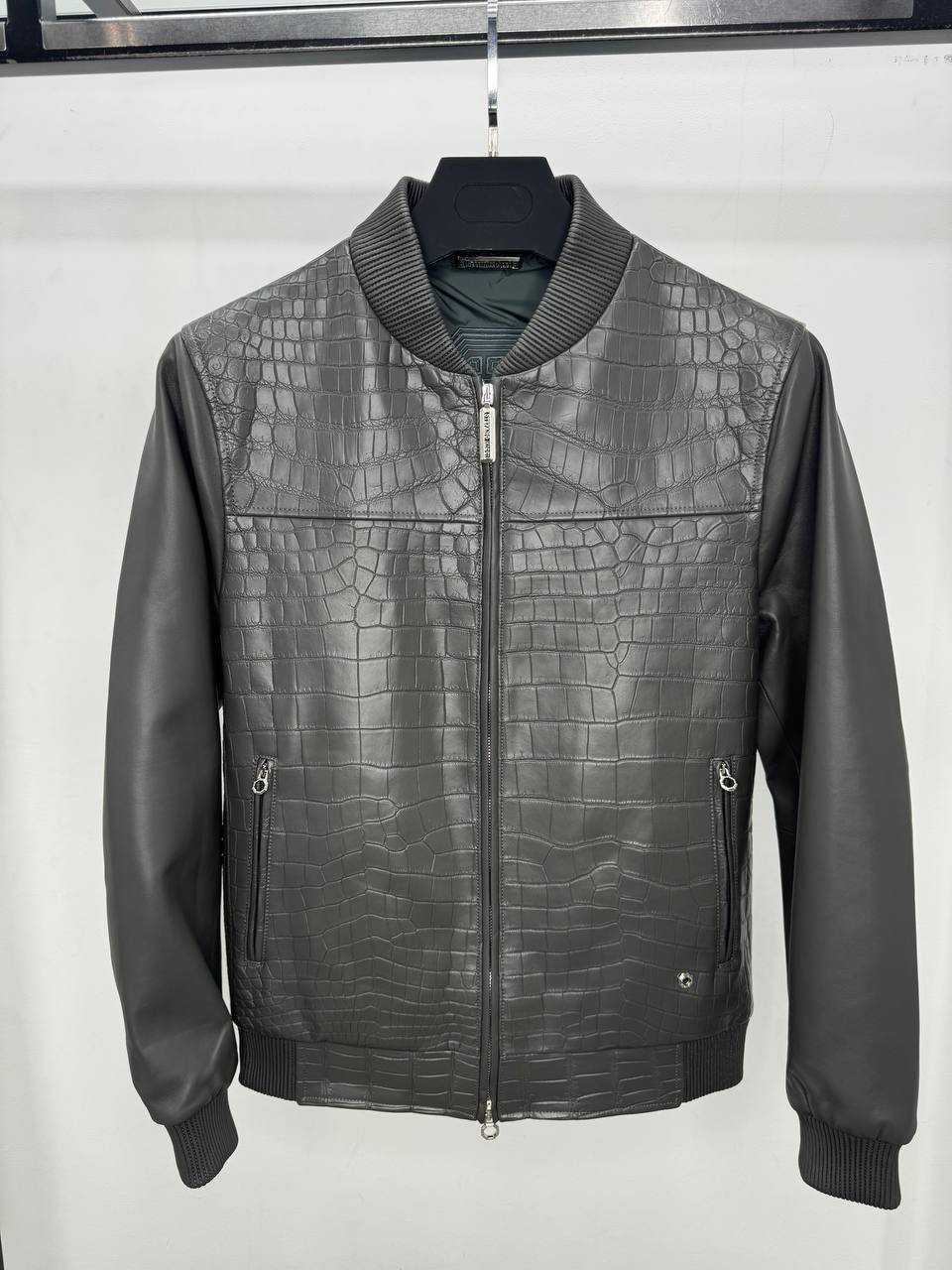 Кожаная куртка со вставками из кожи крокодила  Stefano Ricci Артикул BMS-150581 Кожаная куртка со вставками из кожи крокодила  Stefano Ricci Артикул BMS-150581